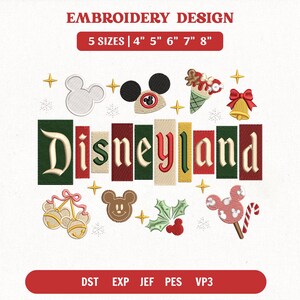 Può includere: Un disegno per ricamo con il testo Disneyland in un carattere stilizzato su rettangoli rossi, verdi e dorati. Le icone includono orecchie di Mickey, una campana, agrifoglio e caramelle, con il testo 5 SIZES | 4" 5" 6" 7" 8" e DST EXP JEF PES VP3.