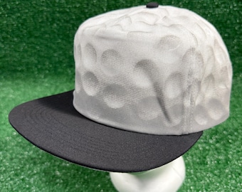 Gorra vintage San Sun de los años 90, nueva, con cierre ajustable, estampado de golf AOP y visera negra. Hecha en Taiwán.
