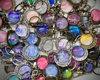 Fluid Art Fidget Spinner Keychain: Hand-Painted Glass Moon