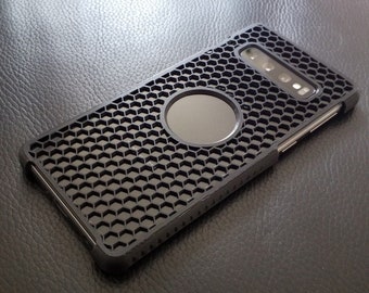 3d printed beautiful phone cases , custom made to your phone. Black white any colour.