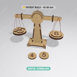 Puede incluir: Un modelo de balanza de madera con un pilar central con escala graduada, dos platos circulares suspendidos por cuerdas rojas y varios discos de madera marcados con los números 2, 3, 4, 5 y 6. El texto dice PATIENT BUILD - 45-90 min y DIGITAL DOWNLOAD.