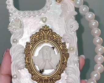 Handmade Baroque Decoden Phone Case: Custom Color, Pearl Strap