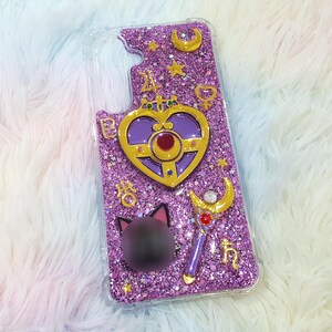 Personligt lila glittertelefonskal: Hjärtberlock, månedesign