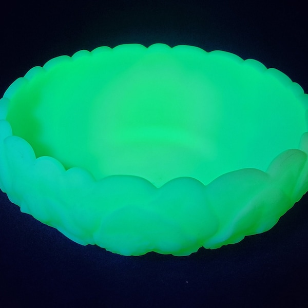 Vintage Fenton Satin Uranium Custard Glass Water Lily Console Bowl