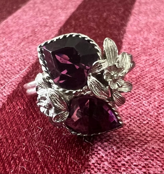 Sarah Coventry classic “Love Story” ring