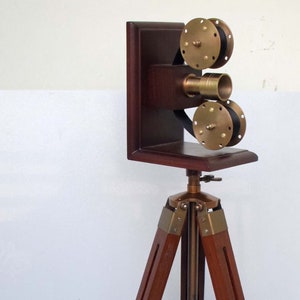 Antieke reproductieprojector met statief, handgemaakte gepersonaliseerde nautische projector decoratie voor thuis en op kantoor met kompas