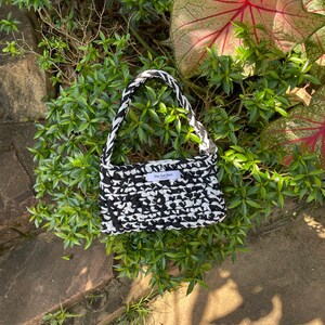 Handmade Crochet Shoulder Bag (Color Black&White)