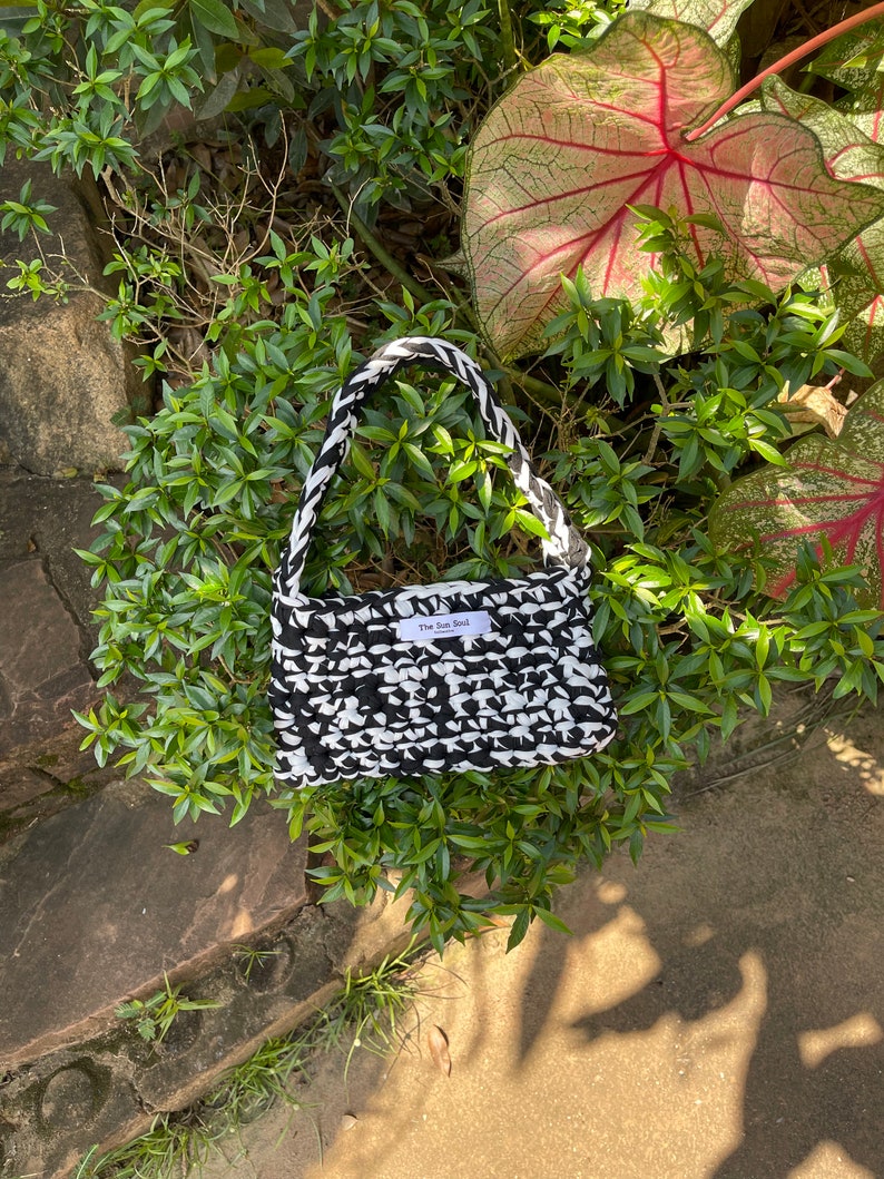 Handmade Crochet Shoulder Bag (Color Black&White)