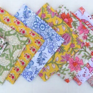 Puede incluir: Conjunto de 10 servilletas de algod&oacute;n de colores con motivos florales y geom&eacute;tricos. Las servilletas miden aproximadamente 45 cm de lado y son perfectas para a&ntilde;adir un toque de elegancia a cualquier mesa.