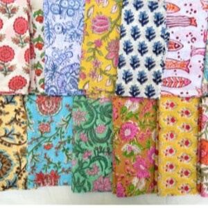 Puede incluir: Surtido de 12 cuadrados de tela de algod&oacute;n de colores vivos con varios patrones florales y geom&eacute;tricos. Las telas son perfectas para acolchar, patchwork y otros proyectos de artesan&iacute;a.