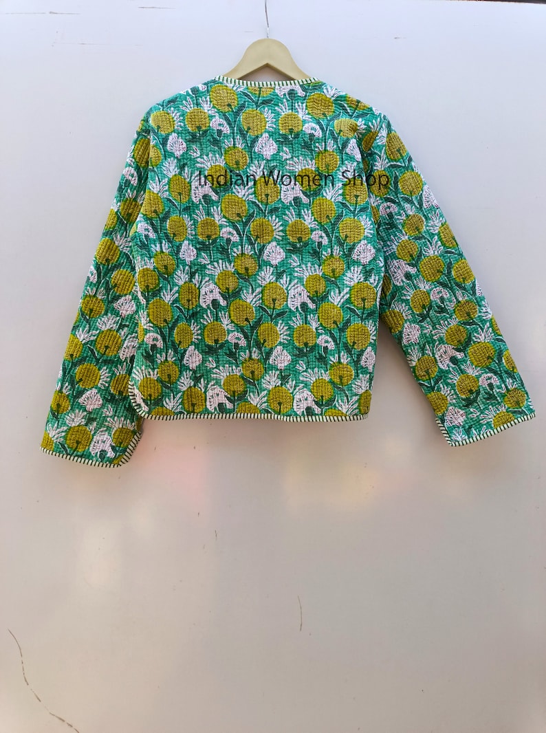 Giacca trapuntata in tessuto con stampa a blocchi indiani a mano per donna Cappotto trapuntato corto in kimono Blazer a fiori verde nuovo stile regalo di Natale per lei immagine 9