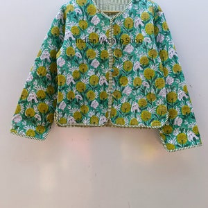 Giacca trapuntata in tessuto con stampa a blocchi indiani a mano per donna Cappotto trapuntato corto in kimono Blazer a fiori verde nuovo stile regalo di Natale per lei immagine 8