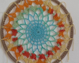 Mandala-Traumfänger, wechselndes Häkelgarn Modell 5, Durchmesser 25 cm, Öko-Tex-Baumwolle, von mir in Frankreich handgefertigt