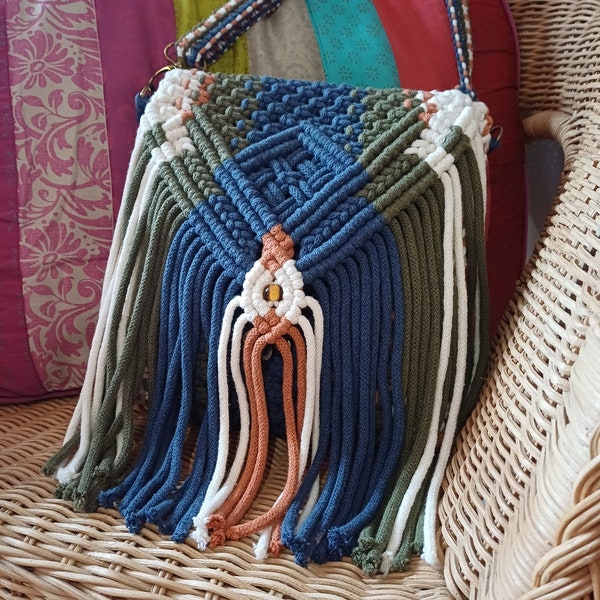 Sac Bandoulière Boho Chic en Macramé 4 couleurs Plastron couleur Jeans Perle Verre - Coton 100% Recyclé & Oeko-tex - Fait Main par mes soins