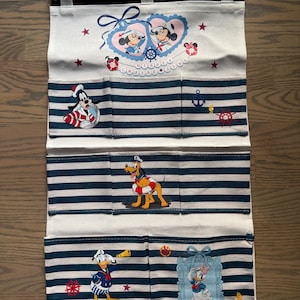 Disney Cruise 8 Pocket Fish Extender **Magnetic hanger included**