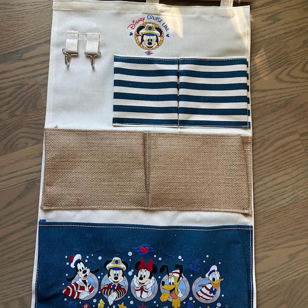 Extensor de peces de 5 bolsillos Disney Cruise **Percha magnética incluida**