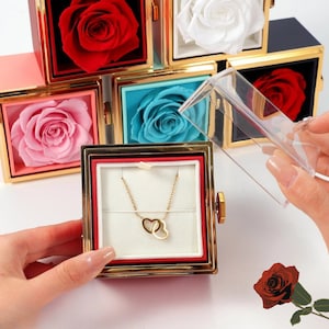 Ewige Rosenbox mit personalisierter Halskette, Personalisiertes Geschenk für Sie, Herz-Namenskette, echte konservierte Rose, gravierte Namenskette