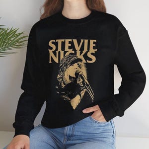 Limited Stevie Nicks Vintage Sweatshirt | Don't Be a Lady Be a Legend | Music Concert | Gift For Women and Man | Unisex Crewneck Sweatshirt