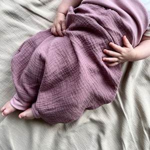 Musselin Schlafsack Strampelsack Baumwolle Musselinschlafsack Sommer mauve altmauve beere genderneutral