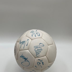 FC Bayern football team signed 1995/1996 signature autograph Paulaner ball image 4