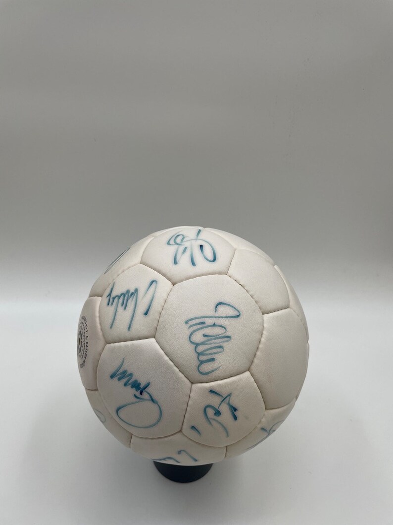 FC Bayern football team signed 1995/1996 signature autograph Paulaner ball image 4