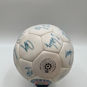 FC Bayern football team signed 1995/1996 signature autograph Paulaner ball image 3