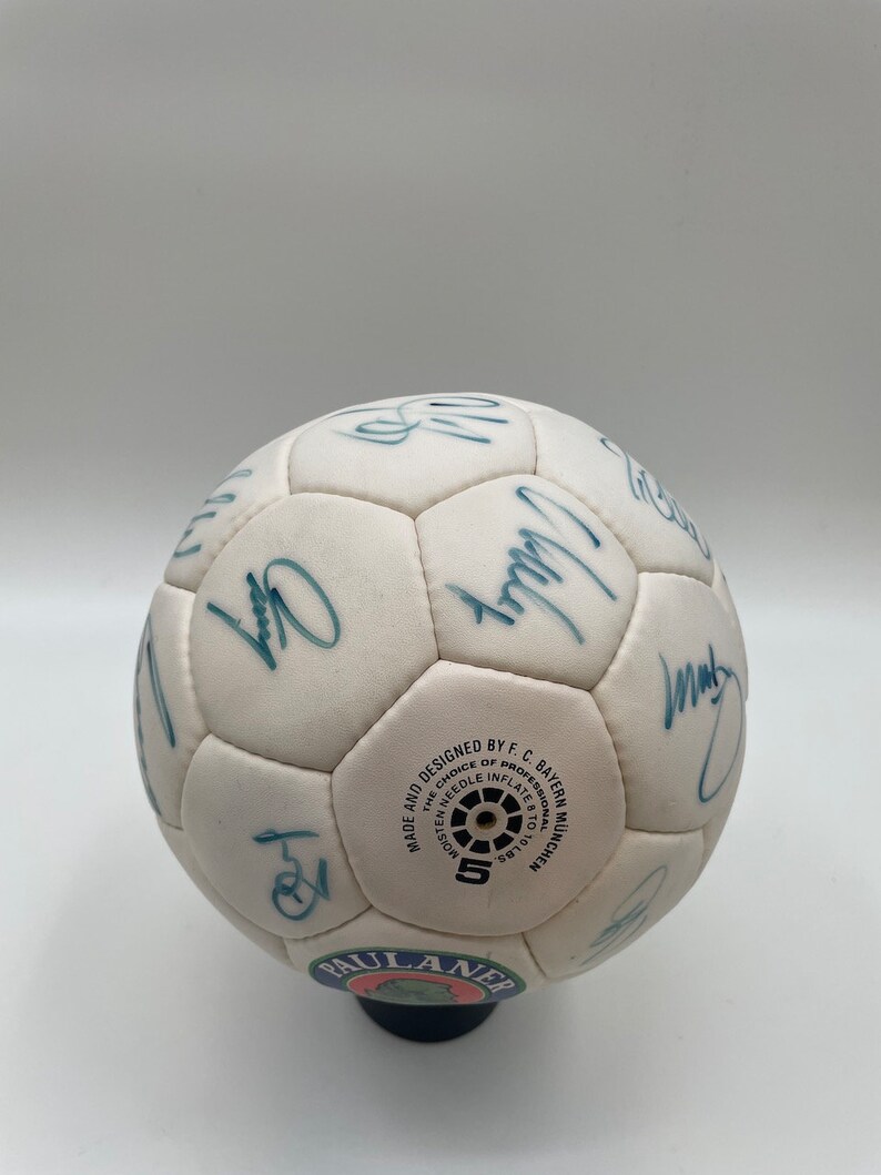 FC Bayern football team signed 1995/1996 signature autograph Paulaner ball image 3