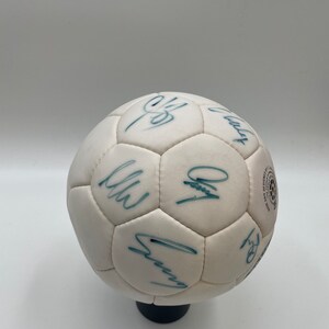 FC Bayern football team signed 1995/1996 signature autograph Paulaner ball image 2