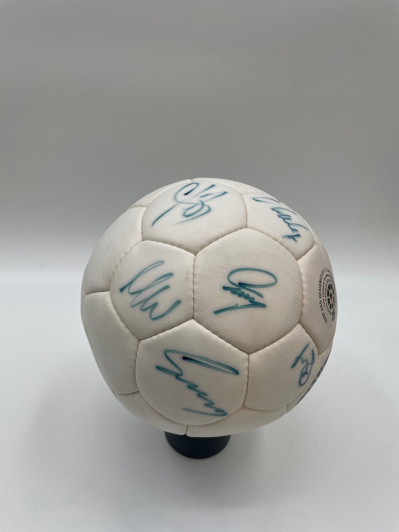 FC Bayern football team signed 1995/1996 signature autograph Paulaner ball image 2