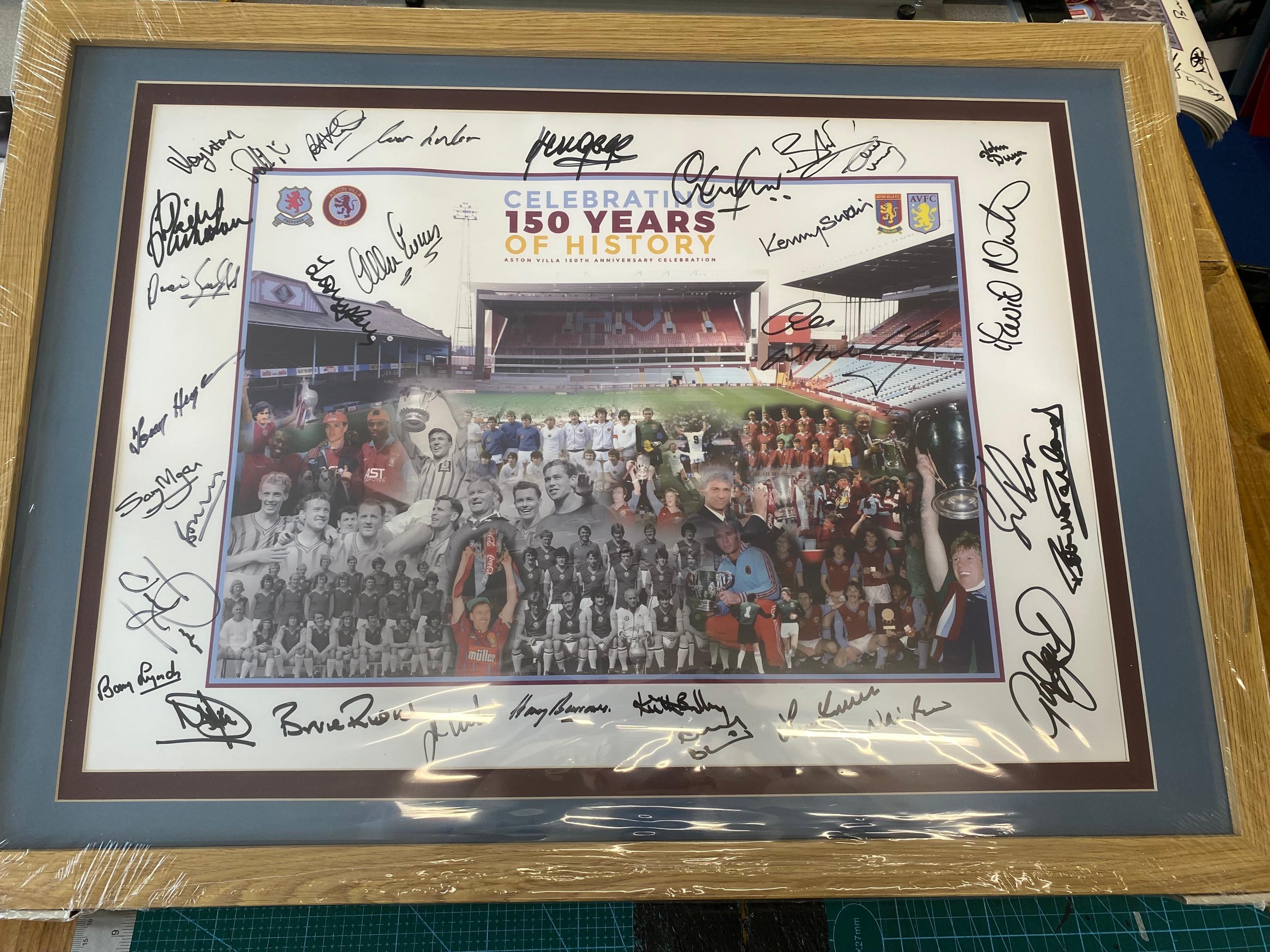 Aston Villa 150-jähriges Jubiläumsfeier limitierte Drucke (gerahmt), persönlich signiert von 32
