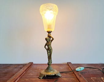 Preciosa lámpara de mesa antigua de estilo Art Nouveau