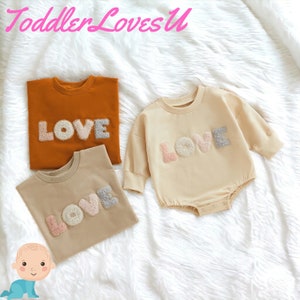 Geborduurde liefde romper, geborduurde liefde bodysuit, geborduurde baby romper, geborduurde baby bodysuit, borduurwerk romper, borduurwerk cadeau afbeelding 1