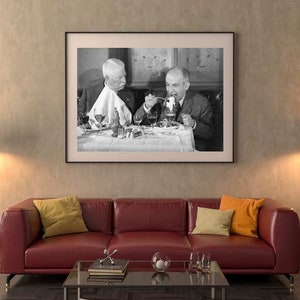 Photo Affiche de Jean Gabin et Louis de Funes au restaurant dans le film Le Tatoué tirage sur papier photo lustré 260g/m2 image 1