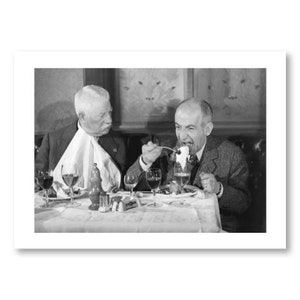 Photo Affiche de Jean Gabin et Louis de Funes au restaurant dans le film Le Tatoué tirage sur papier photo lustré 260g/m2 Oui