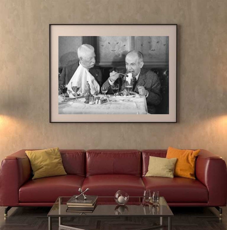 Photo Affiche de Jean Gabin et Louis de Funes au restaurant dans le film Le Tatoué tirage sur papier photo lustré 260g/m2 image 1