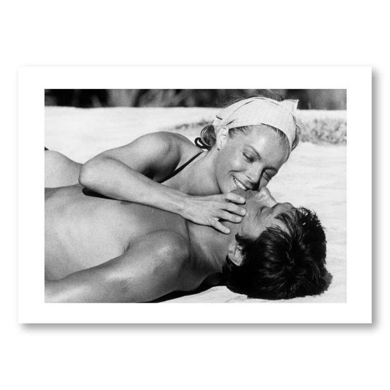 Fotoposter van Romy Schneider en Alain Delon in de film La Piscine in 1968 print op 260g/m2 glanzend fotopapier Oui