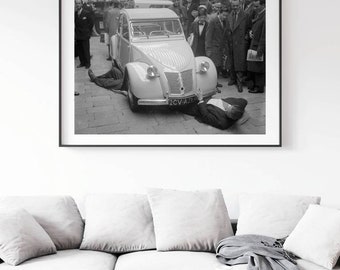 Photo Affiche Citroën 2CV lors d’un salon en 1958 - tirage sur papier photo lustré 260g/m2