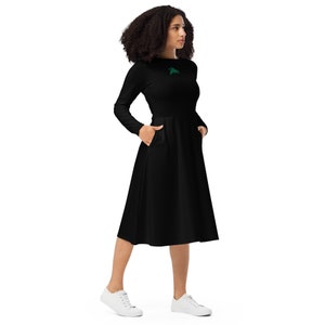 Bee bestickte schwarze Langarm Midi Kleid | Plus Size Optionen