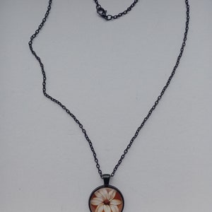 Circle flower necklace