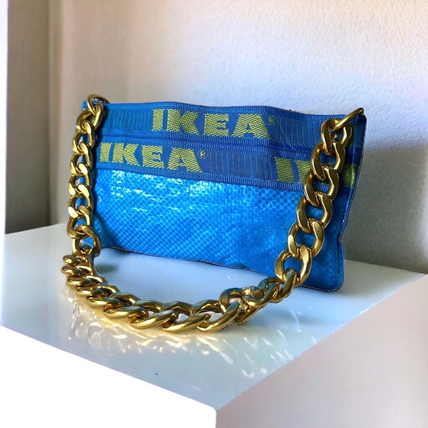 Upcycled IKEA Umhängetasche mit grober Gold oder Silber Kettengurt, Staubbeutel und Geschenkbox, 90er Jahre y2k Schultertasche, kleine Tasche, blaue Handtasche, Geschenk