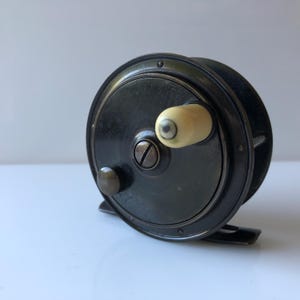 Petit Moulinet Pêche à La Mouche Ancien - Diamètre 4cm, Alu Et Laiton