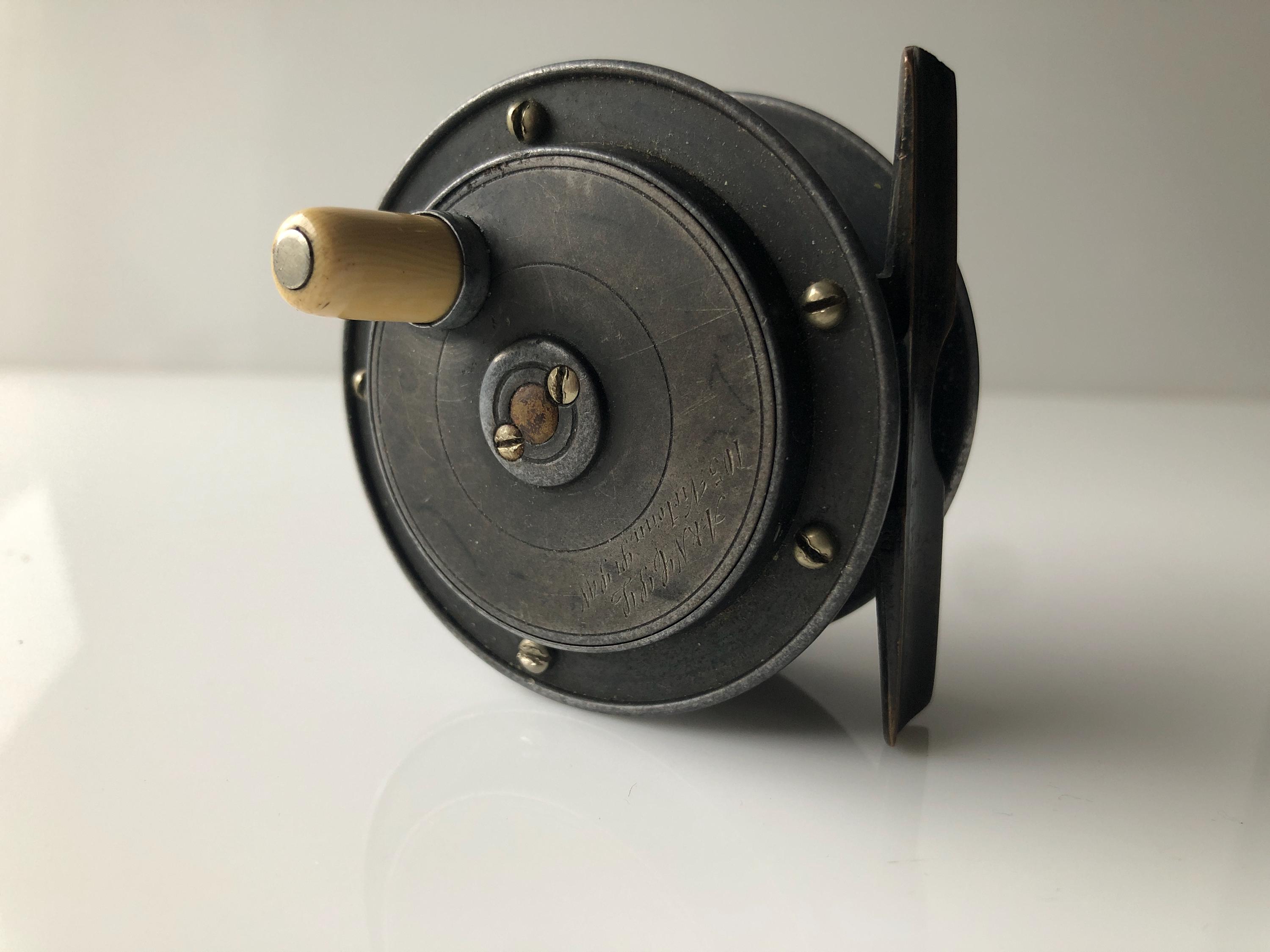 Ancien moulinet de pêche à la mouche à identifier