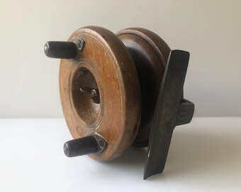 Collectible vintage J.W.Young&Sons The Condex 3 1/2 Fly Reel-Excellent in box