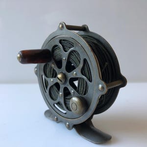 Antique Pflueger Progress 80 fly reel
