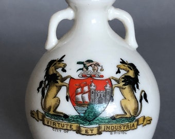 W H Goss Wappenware China - Die Lincoln Vase, Original in der Kathedrale.