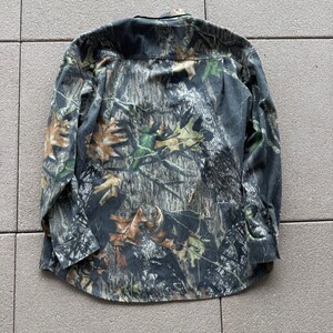 Camisa de manga larga con botones y estampado de camuflaje vintage Mossy Oak para hombre, talla 2XL XXL. imagen 4