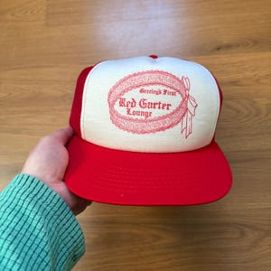 Boné Trucker Snapback Greeley's First Red Garter Lounge Branco Vintage Anos 90