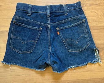 Pantalones cortos vaqueros Levi's vintage de los años 70 con etiqueta naranja, talla 28 x 3 pulgadas.