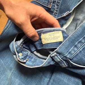 Pantalones vaqueros vaqueros de mezclilla azul estilo western de corte bota, marca Wrangler, estilo vintage de los años 80, de la marca No Fault, talla 34 x 28. imagen 5