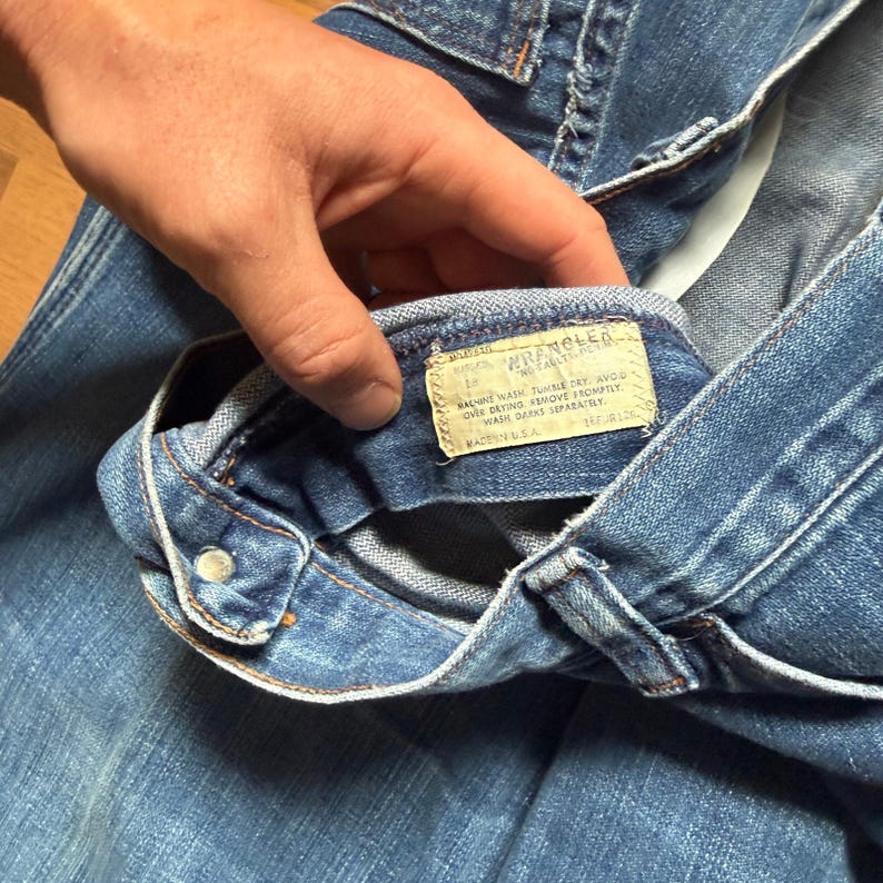 Pantalones vaqueros vaqueros de mezclilla azul estilo western de corte bota, marca Wrangler, estilo vintage de los años 80, de la marca No Fault, talla 34 x 28. imagen 5